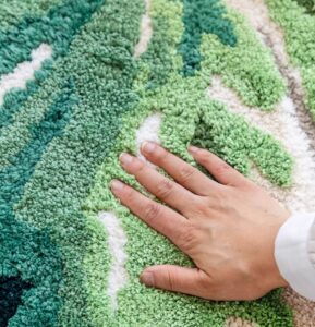 large-size-monstera-leaf-rug-fluffy